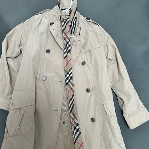 Excellent pre-owned condition 10 Y Burberry trench rain jacket